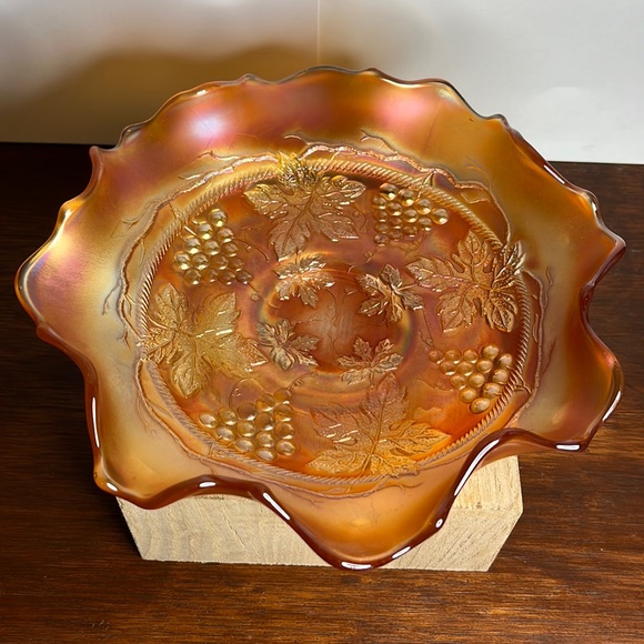 ✨ Vintage Fenton Marigold Carnival Glass Bowl – Grape & Cable Ruffled ✨ - Picture 6 of 16